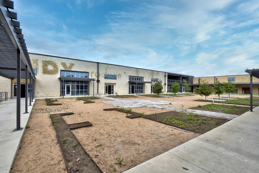 More Photos Of 215 Coca Cola Pl, San Antonio Apartments For Lease