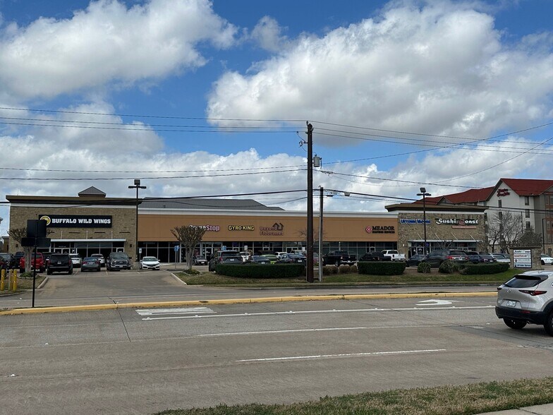 More Photos Of 528 W Bay Area Blvd, Webster Unknown For Lease