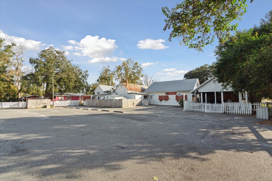 More Photos Of 115 NW 1st St, Trenton Restaurant For Sale