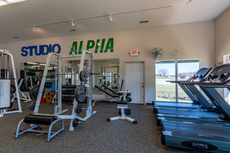 More Photos Of 2500 W 31st St, Lawrence Office For Sale