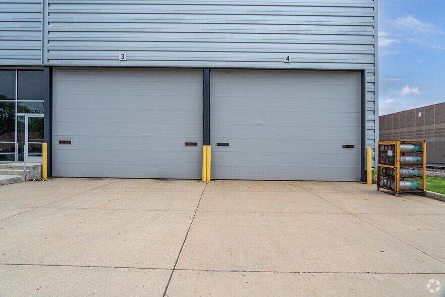More Photos Of 1000 Harvester Rd, West Chicago Warehouse For Lease
