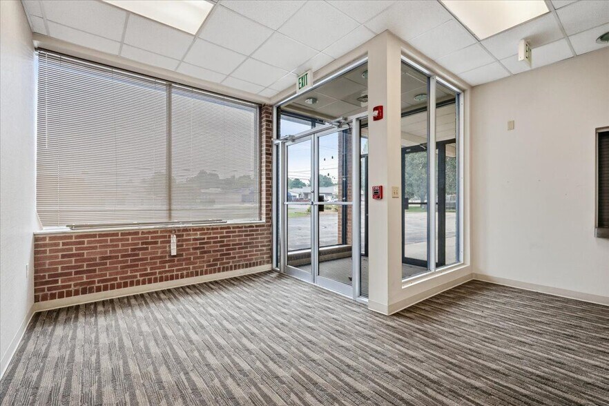 More Photos Of 502 E North St, Sweetwater Loft Creative Space For Lease