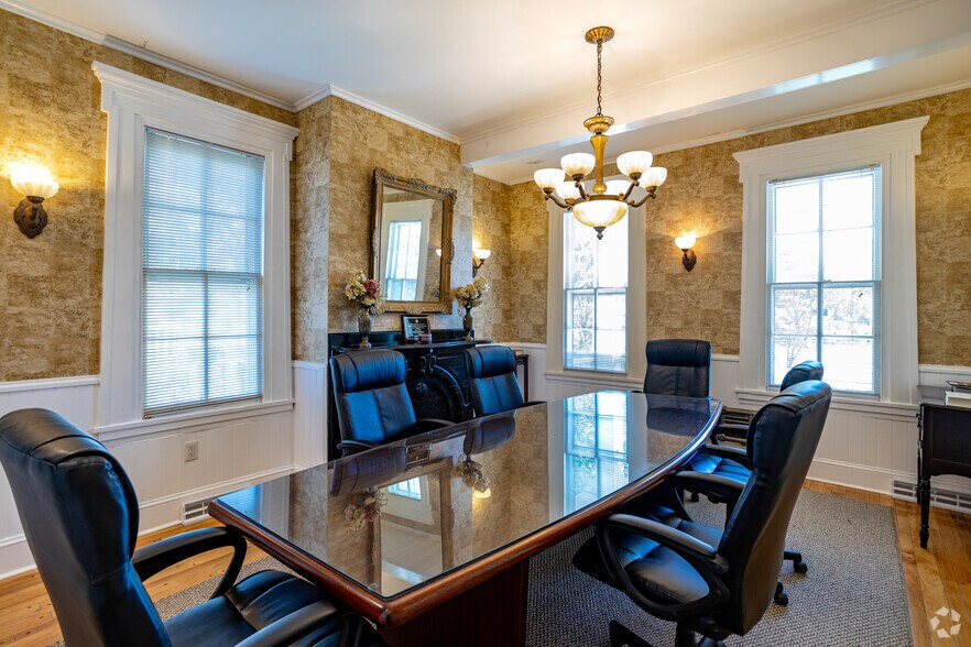 More Photos Of 26 S Maple Ave, Marlton Office For Lease