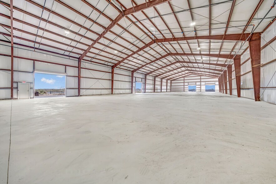 More Photos Of 3411 FM465, Seguin Warehouse For Lease