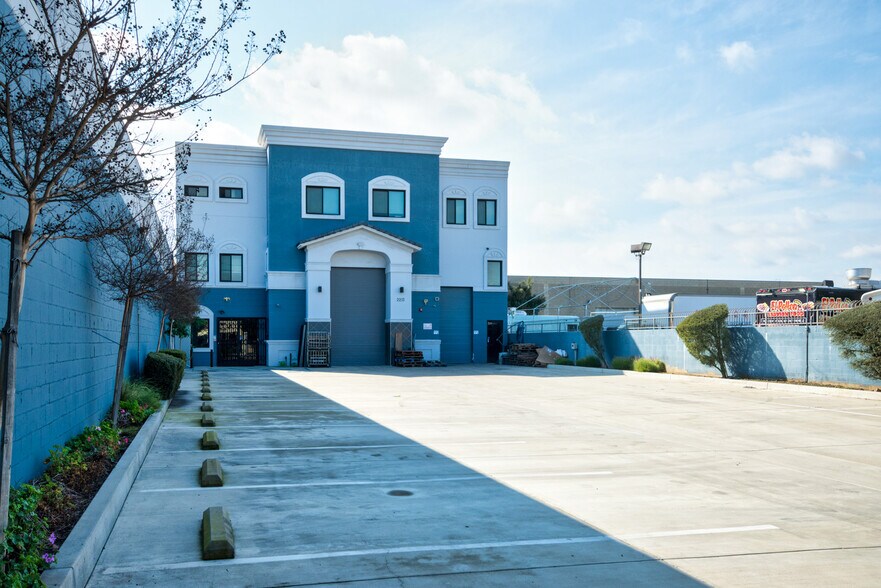 More Photos Of 2213 Edwards Ave, South El Monte Warehouse For Lease