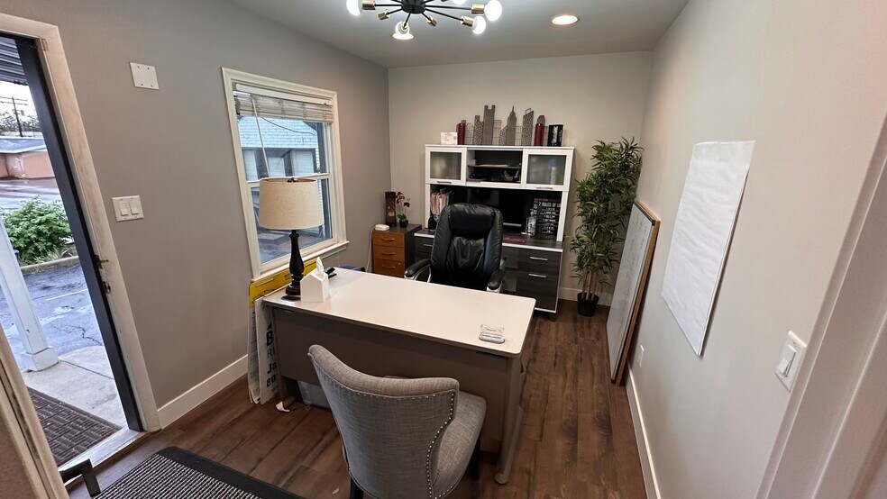 More Photos Of 152 W 500 S, Bountiful Office For Sale