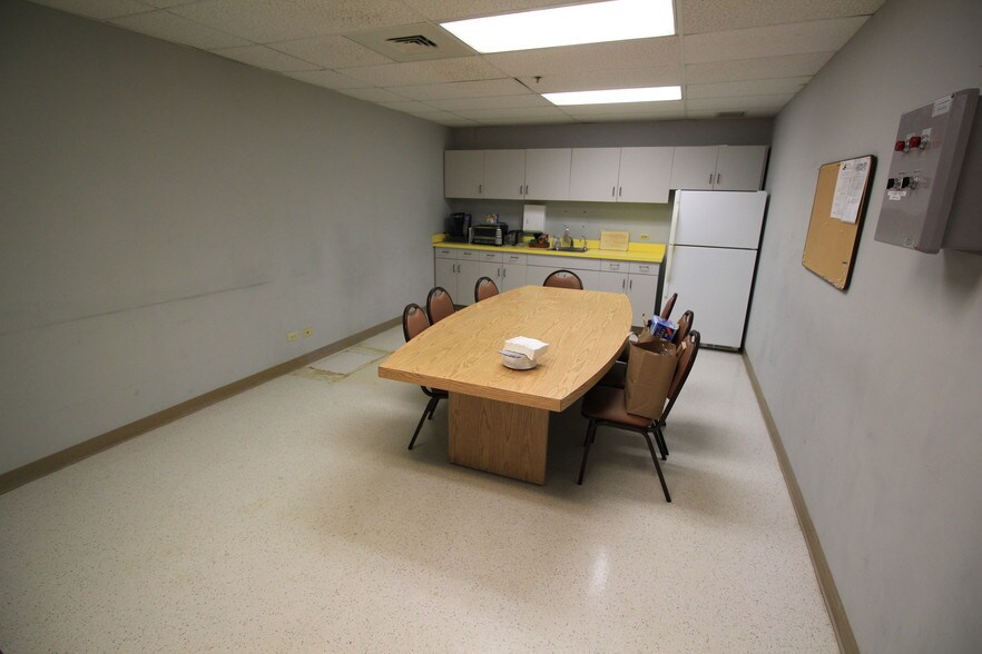 More Photos Of 99-061 Koaha Way, Aiea Warehouse For Lease