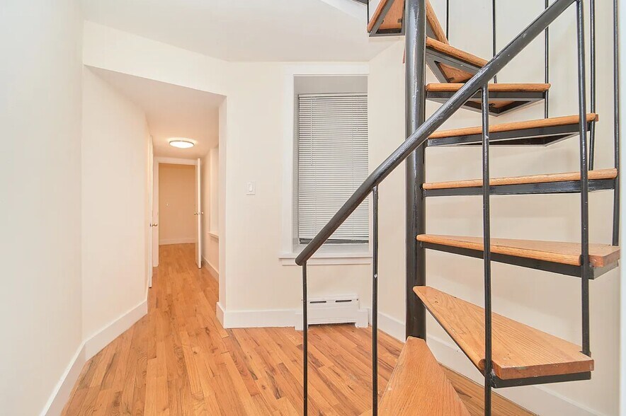 More Photos Of 239 W 20th St, New York Apartments For Sale