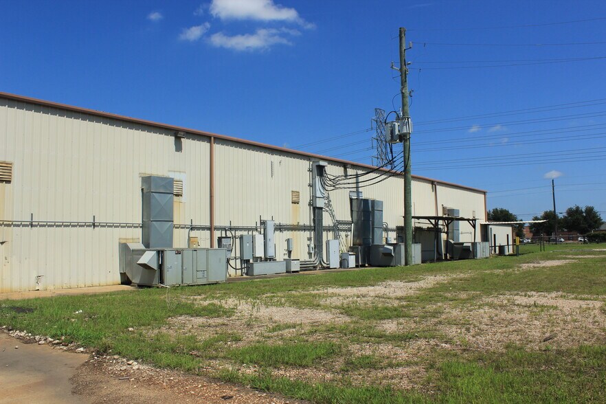 More Photos Of 11117 Mahaffey Rd, Tomball Manufacturing For Sale