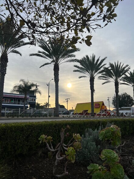 More Photos Of 312 N Gaffey St, San Pedro Freestanding For Lease