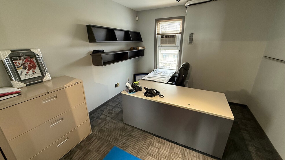 More Photos Of 341 Wardlaw Av, Winnipeg Office For Sale