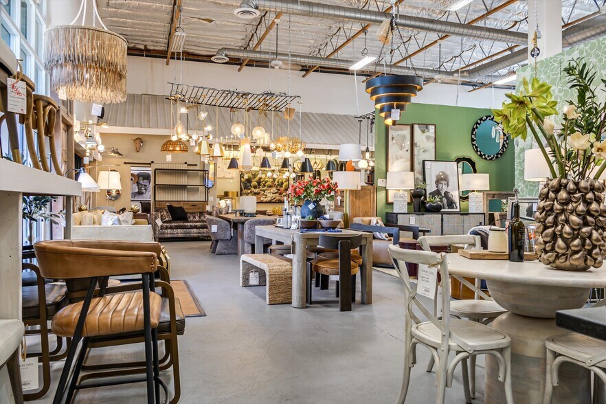 More Photos Of 1125 W Steele Ln, Santa Rosa Freestanding For Lease