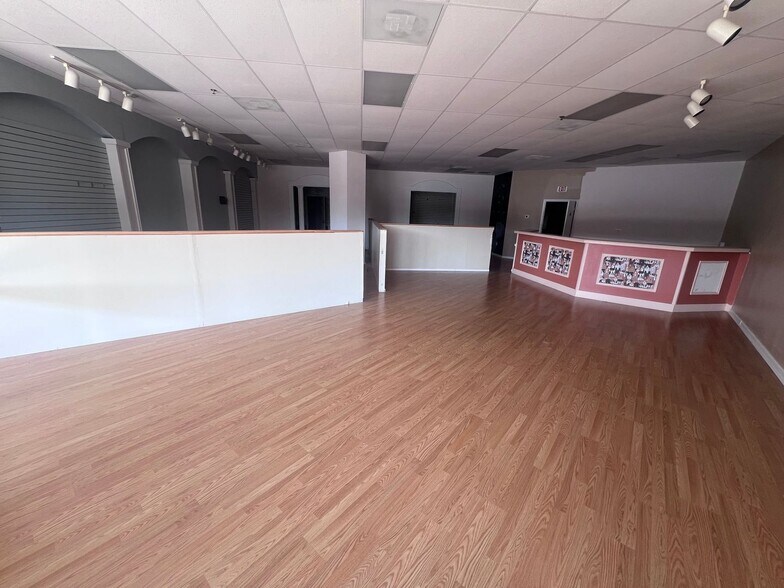 More Photos Of 2-92 McFarland Blvd, Northport Unknown For Lease