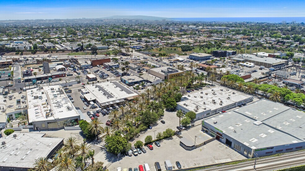 More Photos Of 1723 Cloverfield Blvd, Santa Monica Warehouse For Lease