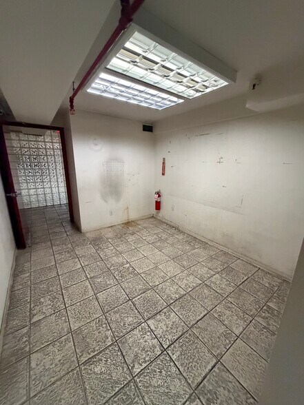 More Photos Of 13681 Roosevelt Ave, Flushing Office For Lease