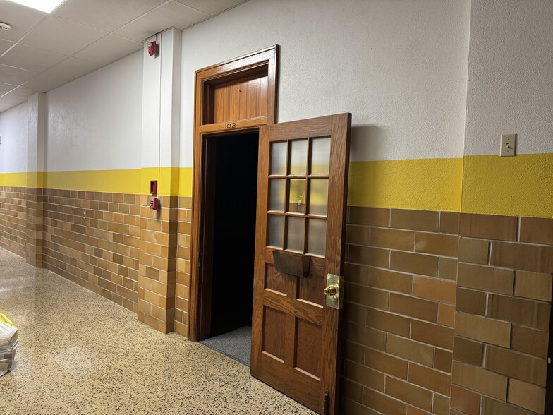 More Photos Of 210 W 7th Ave, Ashland Schools For Sale