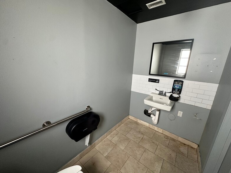 More Photos Of 1310 Main St, Sarasota Storefront For Lease