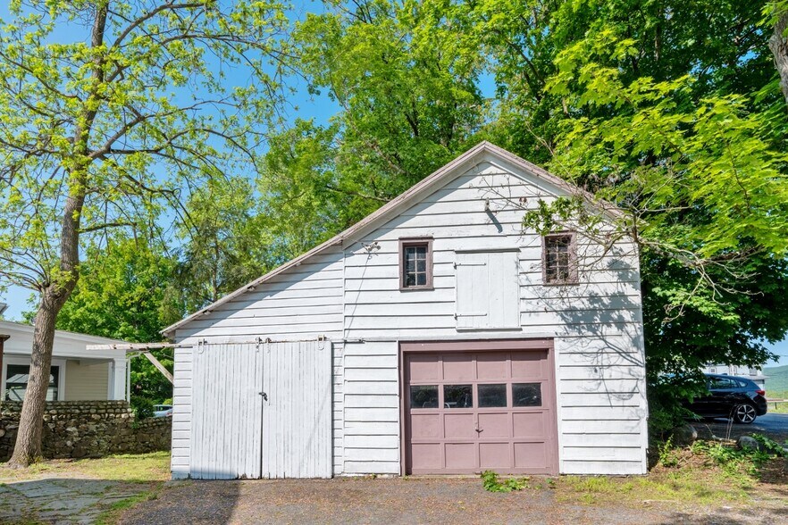 More Photos Of 17 S Chestnut St, New Paltz Storefront Retail Residential For Sale