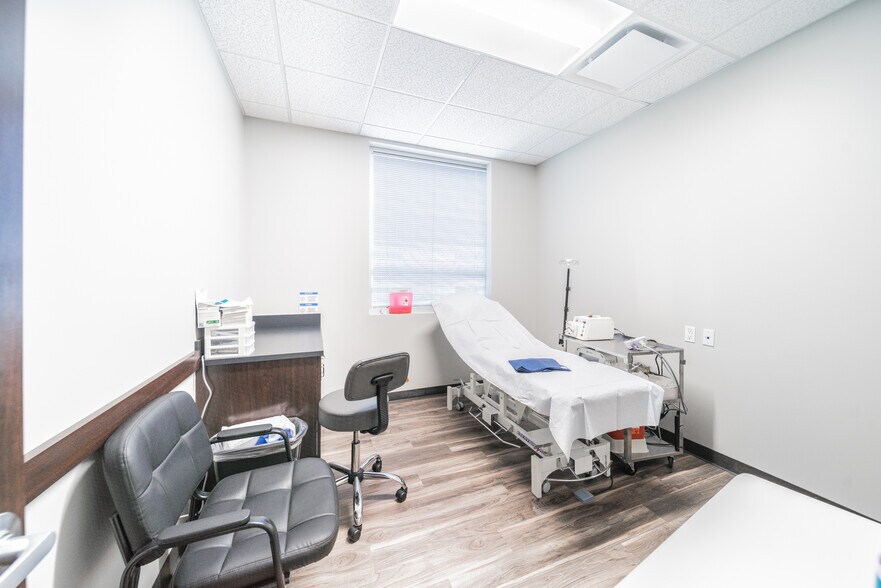 More Photos Of 17450 St. Lukes Way, The Woodlands Medical For Lease