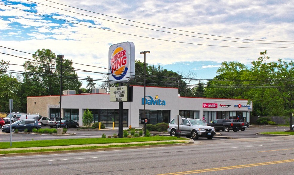 More Photos Of 3113-3123 N Lewis Ave, Waukegan Freestanding For Lease