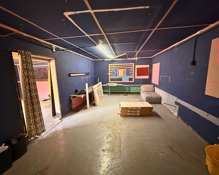 More Photos Of 7387 N West st, Falcon Flex For Lease