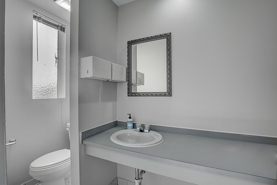 More Photos Of 118 W 5th St, Covington Loft Creative Space For Sale