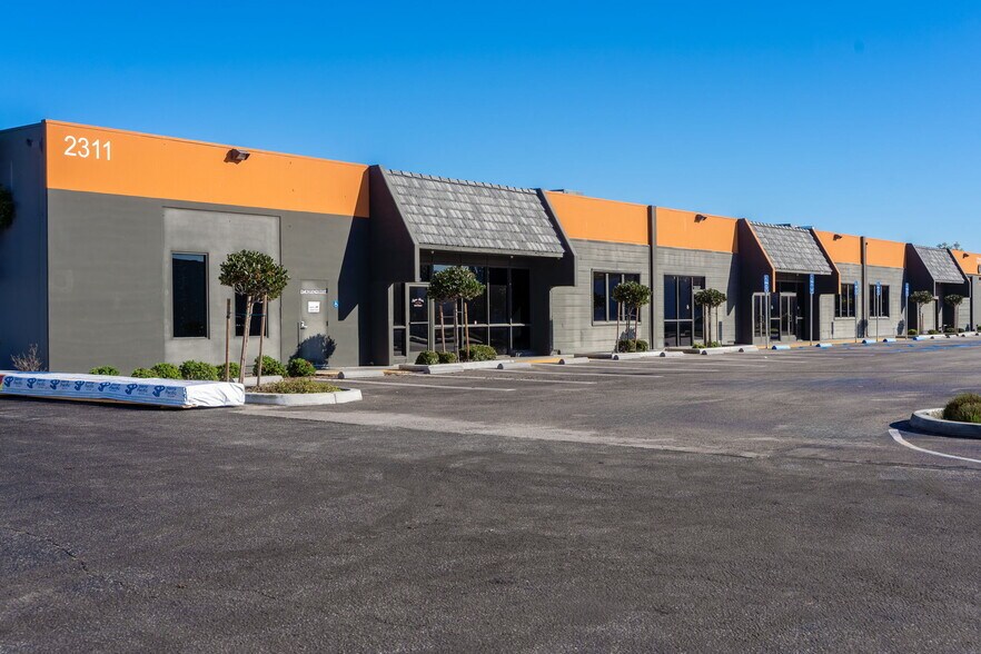 Primary Photo Of 2311 Statham Blvd, Oxnard Warehouse For Lease