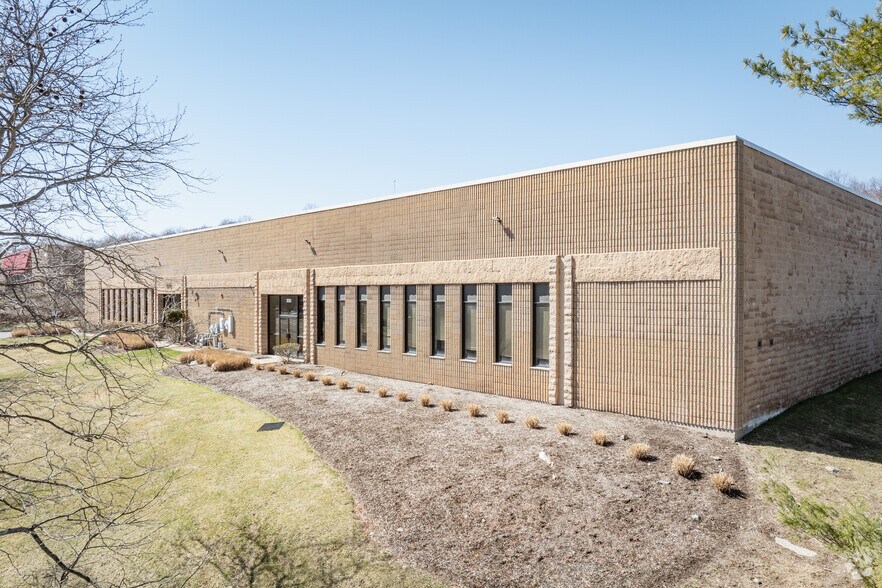 Primary Photo Of 300 Corporate Dr, Mahwah Warehouse For Lease