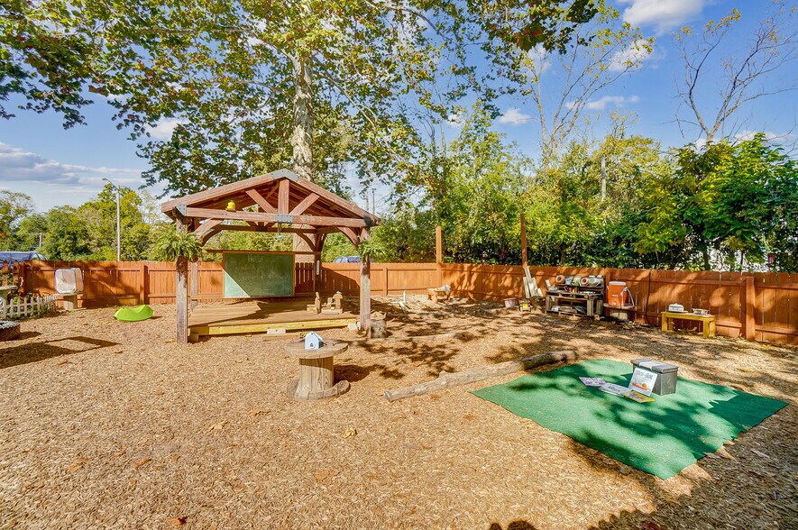 More Photos Of 800 Livermore St, Yellow Springs Research And Development For Sale