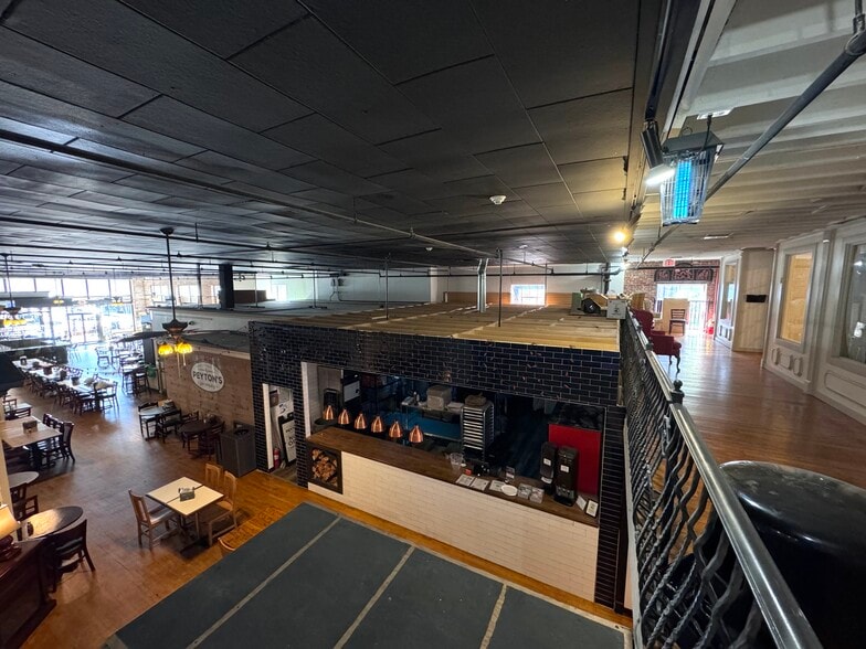 More Photos Of 118 Main St SW, Gainesville Freestanding For Lease