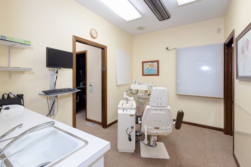 More Photos Of 3822 Rosemont Dr, Columbus Medical For Sale