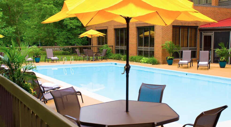 More Photos Of 201 Water Country Pky, Williamsburg Hotel For Sale