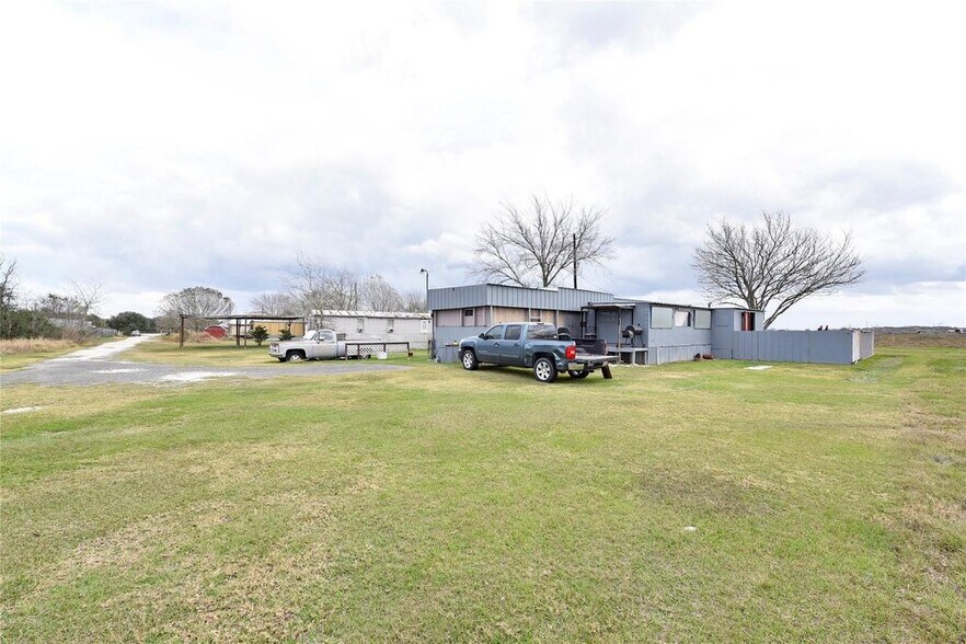 More Photos Of 6018 FM 360 Rd, Needville Trailer Camper Park For Sale
