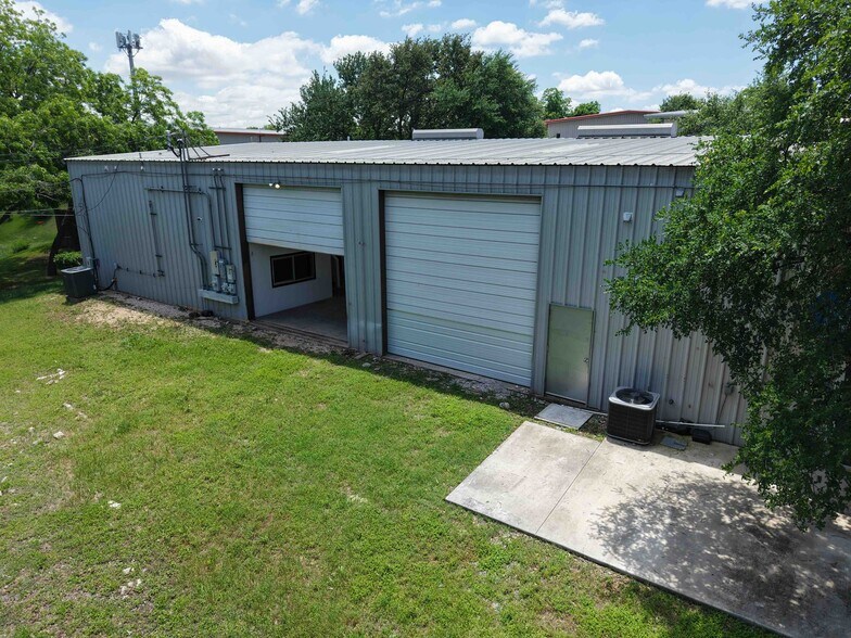 More Photos Of 204 W Powell Ln, Austin Warehouse For Lease