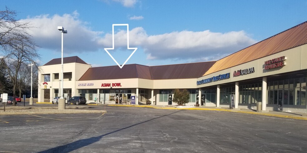 Primary Photo Of 15 Commerce Dr, Grayslake General Retail For Lease