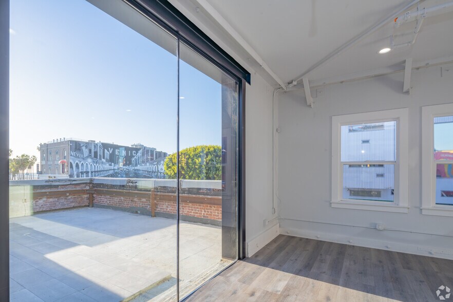 More Photos Of 62-66 Windward Ave, Venice Storefront Retail Office For Lease