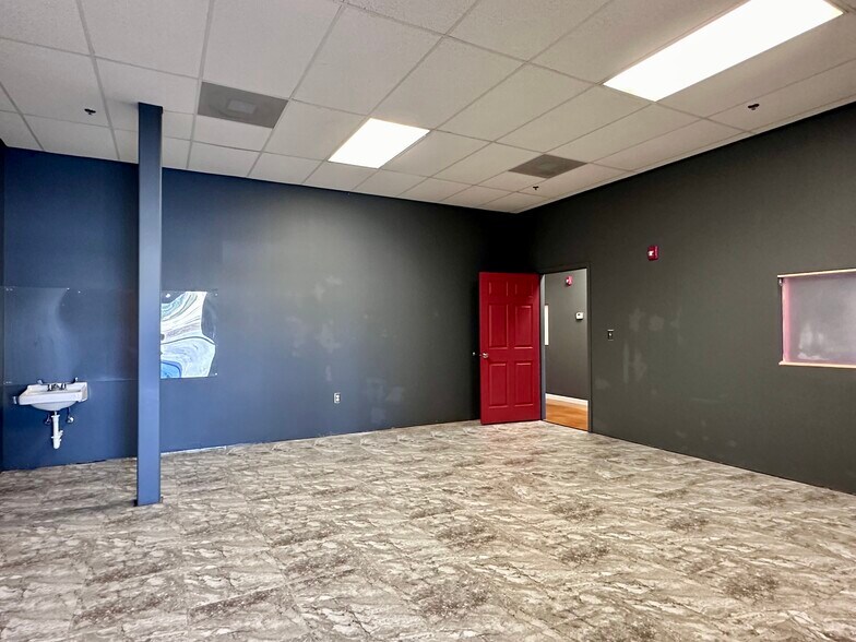 More Photos Of 8142 Shin Oak Dr, San Antonio Unknown For Lease