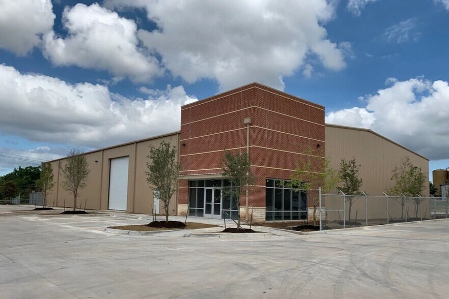 More Photos Of 7019 Burleson Rd, Austin Warehouse For Sale