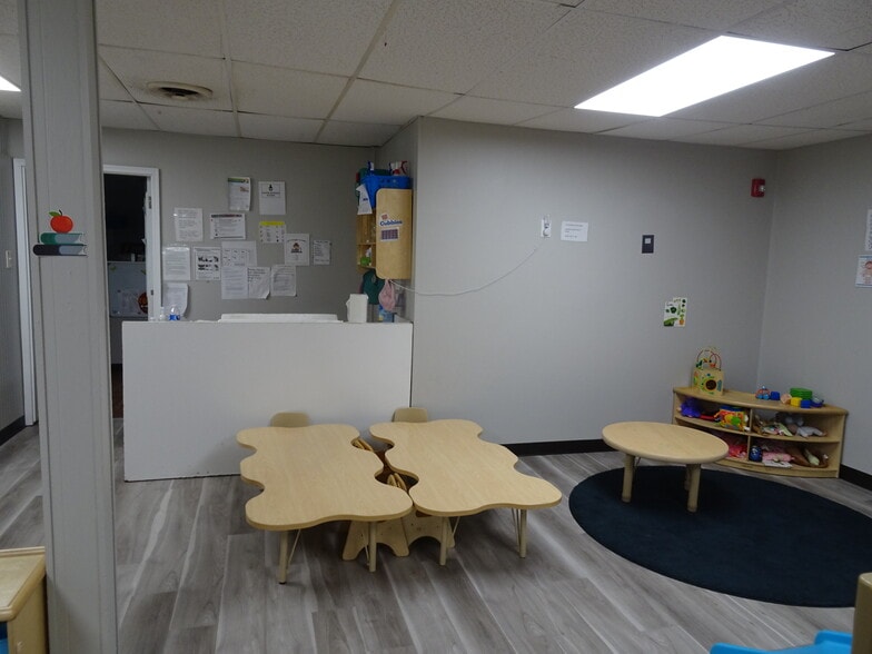 More Photos Of 4223 Cane Run Rd, Louisville Daycare Center For Sale