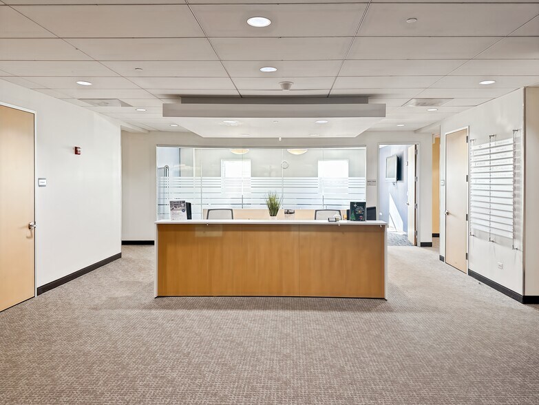 More Photos Of 3333 Warrenville Rd, Lisle Coworking Space