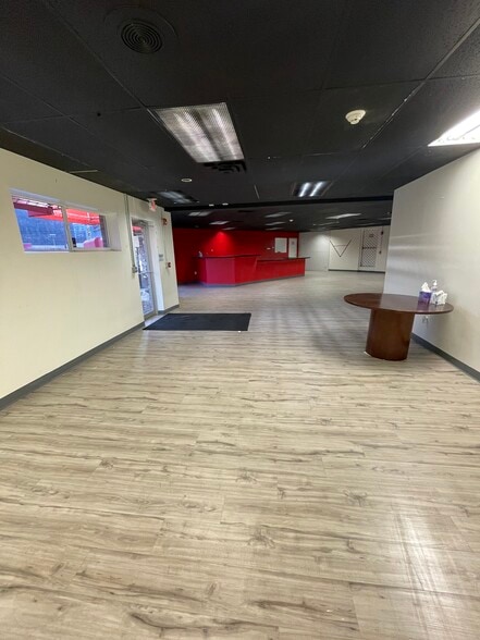 More Photos Of 4814-4818 Mcknight Rd, Pittsburgh Freestanding For Lease