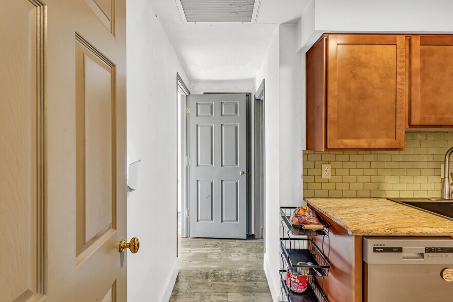 More Photos Of 2901 N Alvernon Way, Tucson Office For Sale