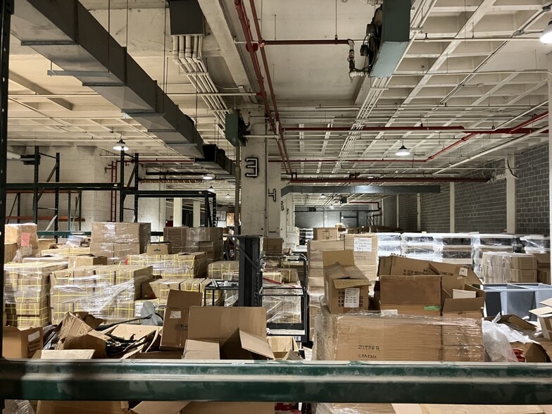More Photos Of 4750 33rd St, Long Island City Warehouse For Lease