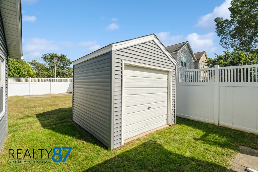 More Photos Of 715 10th Ave SE, Cedar Rapids Shelter For Sale