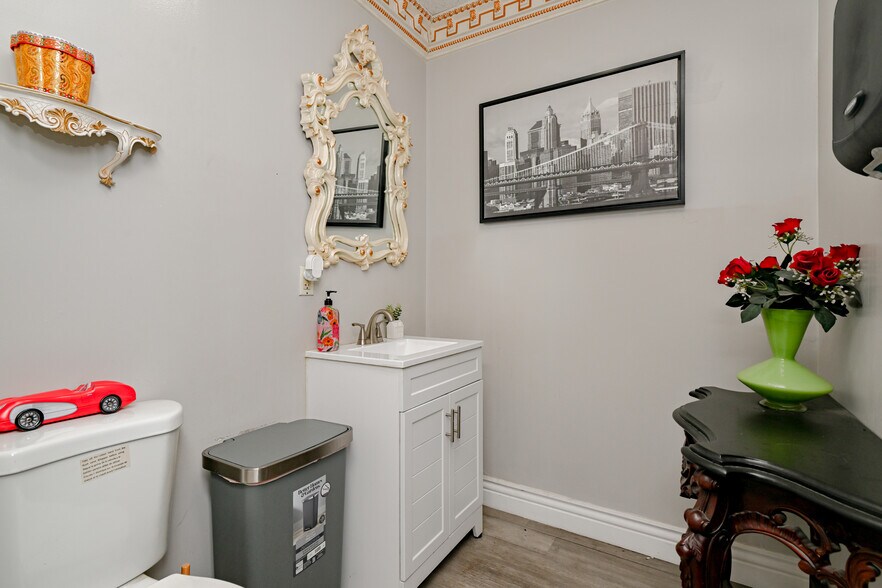 More Photos Of 385 New Park Ave, Hartford Auto Repair For Sale