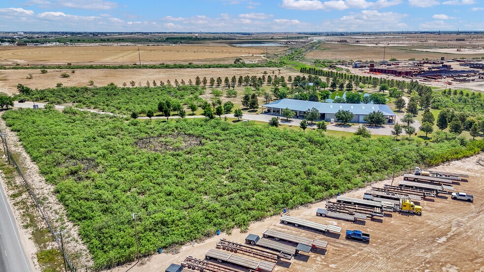 More Photos Of 2828 Interstate 20, Midland Flex For Sale
