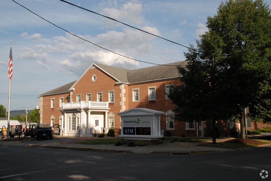 Primary Photo Of 150 Market Sq, Millersburg Bank For Sale