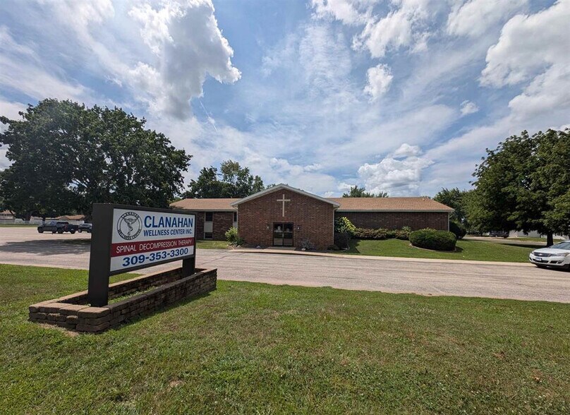 Primary Photo Of 2221 N Parkway Dr, Pekin Religious Facility For Lease