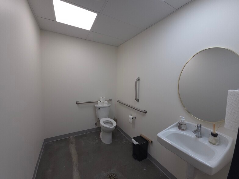 More Photos Of 7510 N Oak Trfy, Gladstone Apartments For Lease