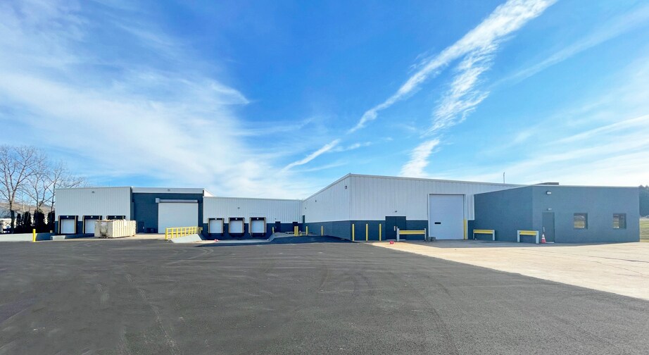 More Photos Of 5010-A Hudson Dr, Stow Warehouse For Lease